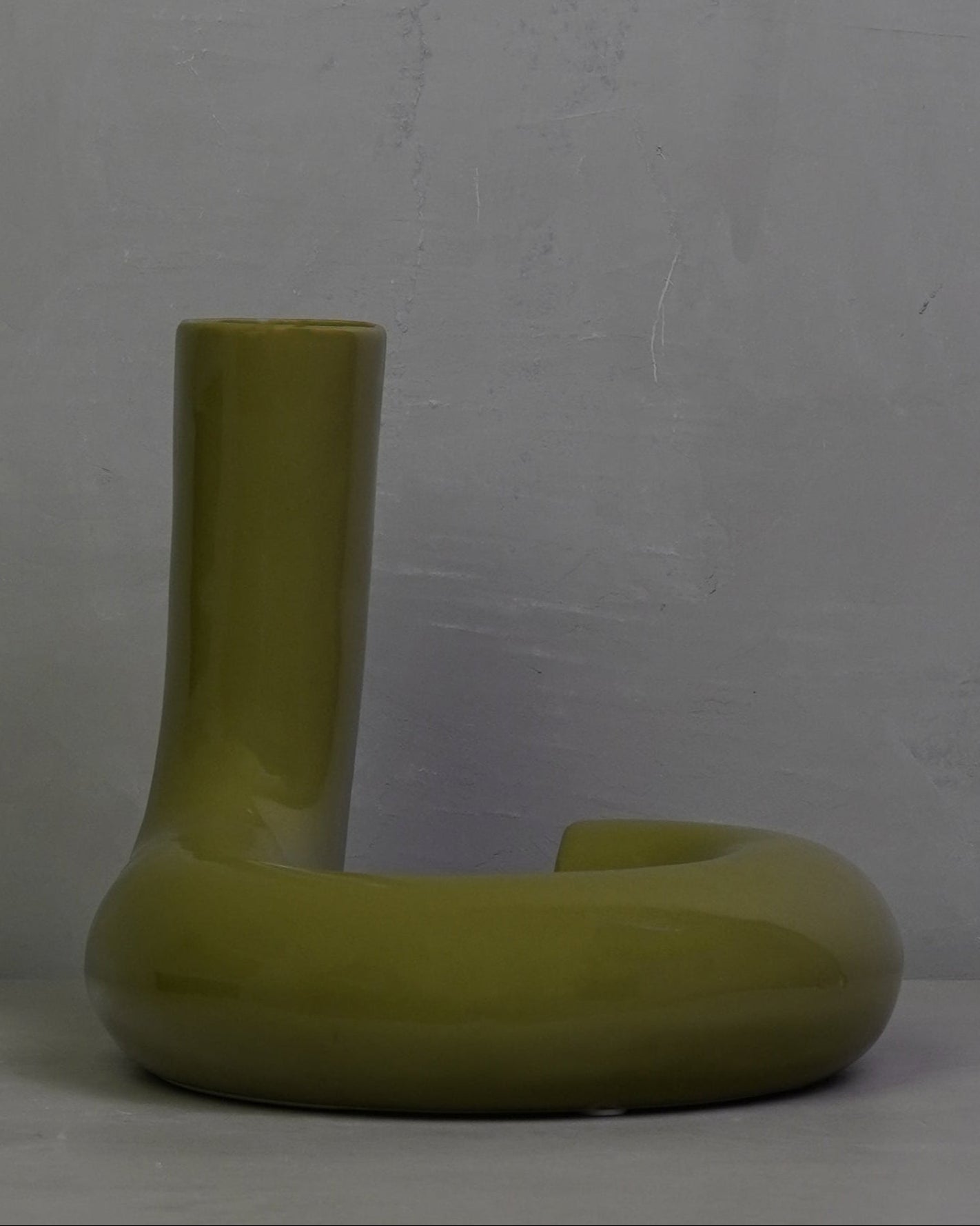 Ceramic twisted object - Glossy Olive