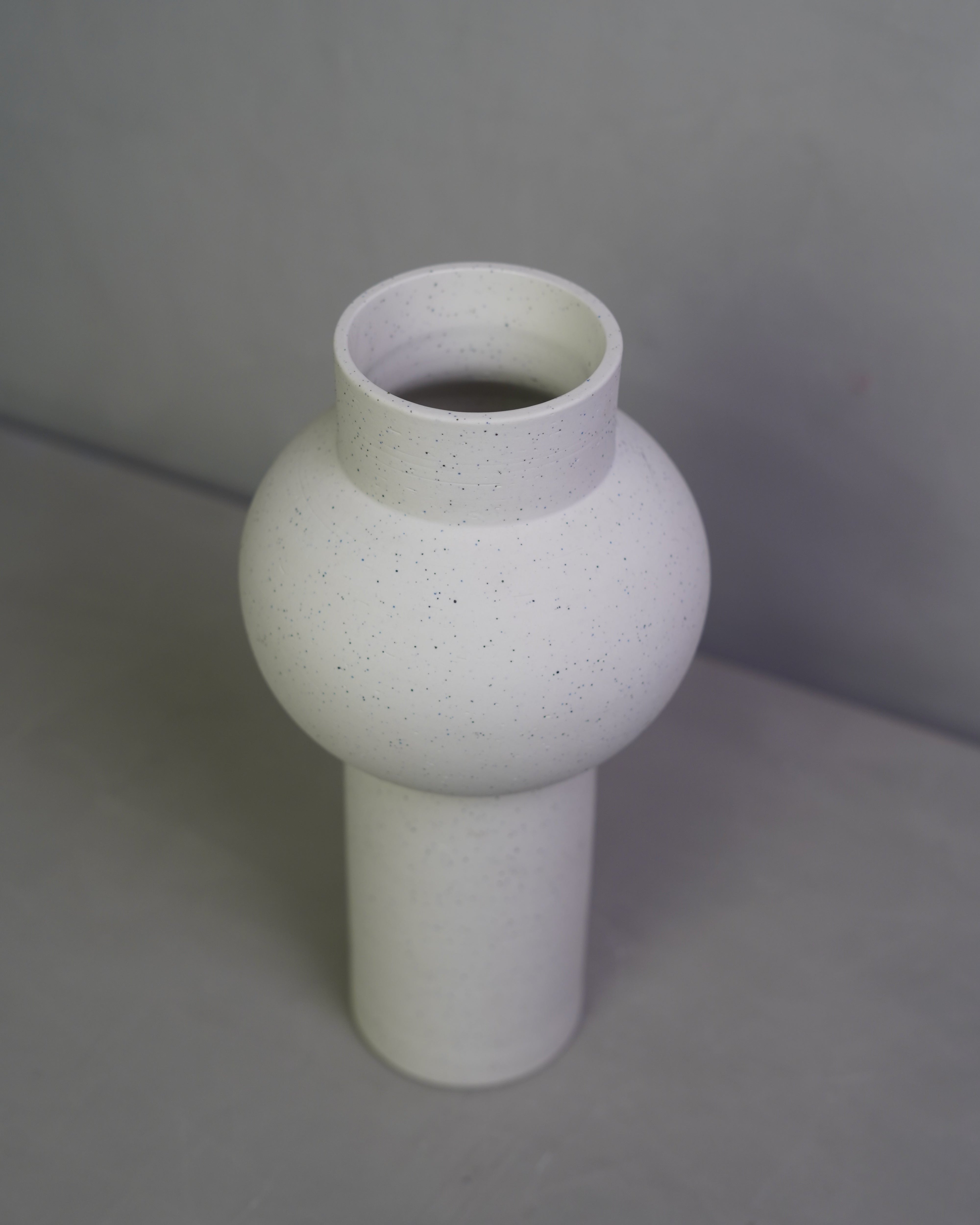 Speckled Clay Vase Round
