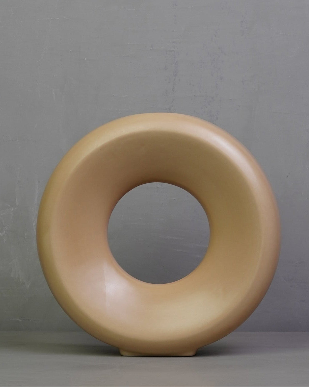 Ceramic circle vase L - Sand