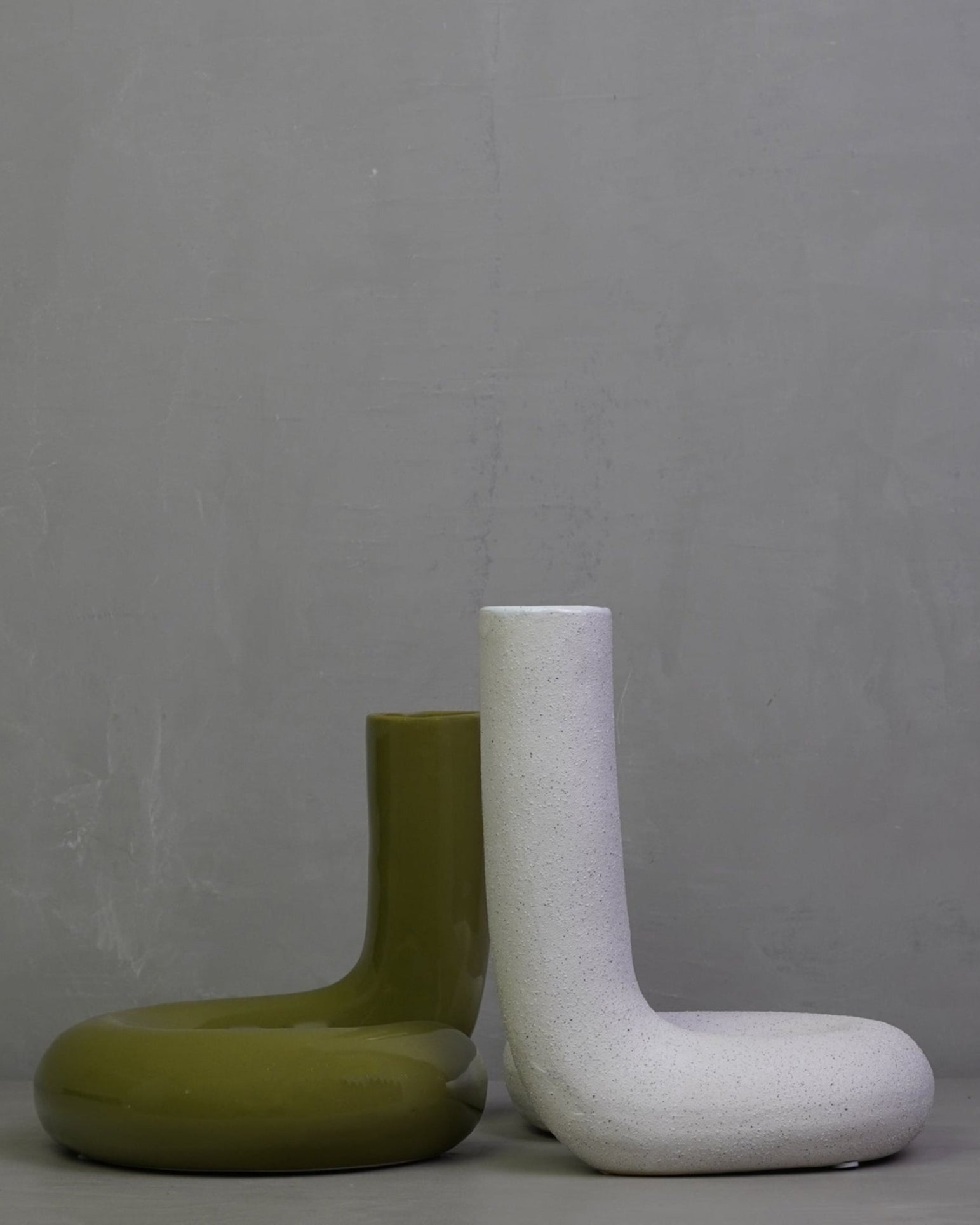 Ceramic twisted object - Glossy Olive