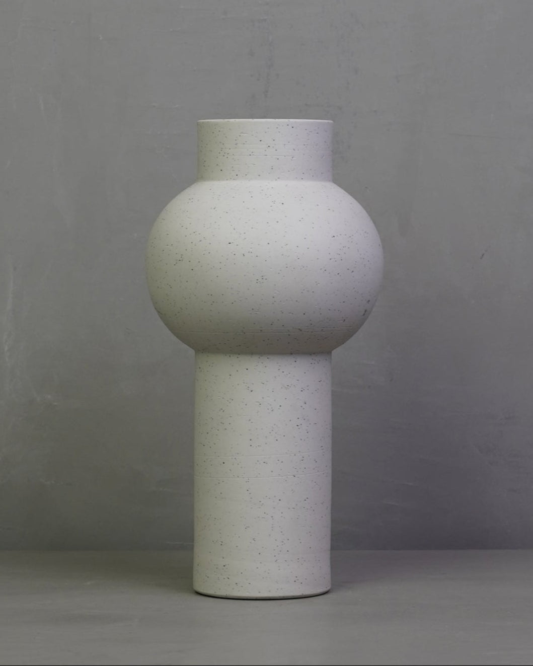 Speckled Clay Vase Round