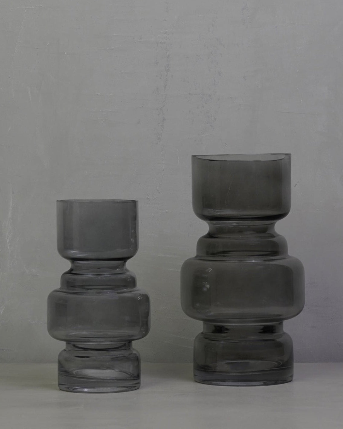 Vase Courtly Medium Dark Grey