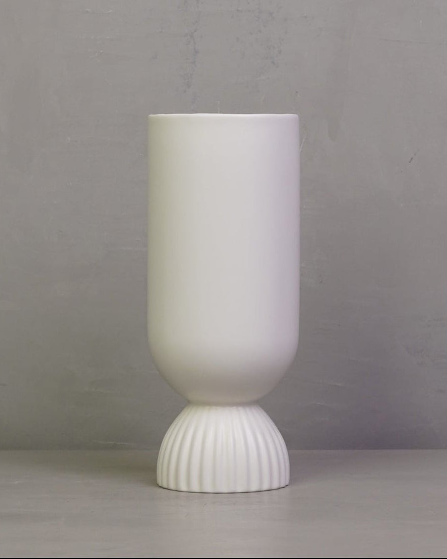 Lina Vase – Porcelain Cloud