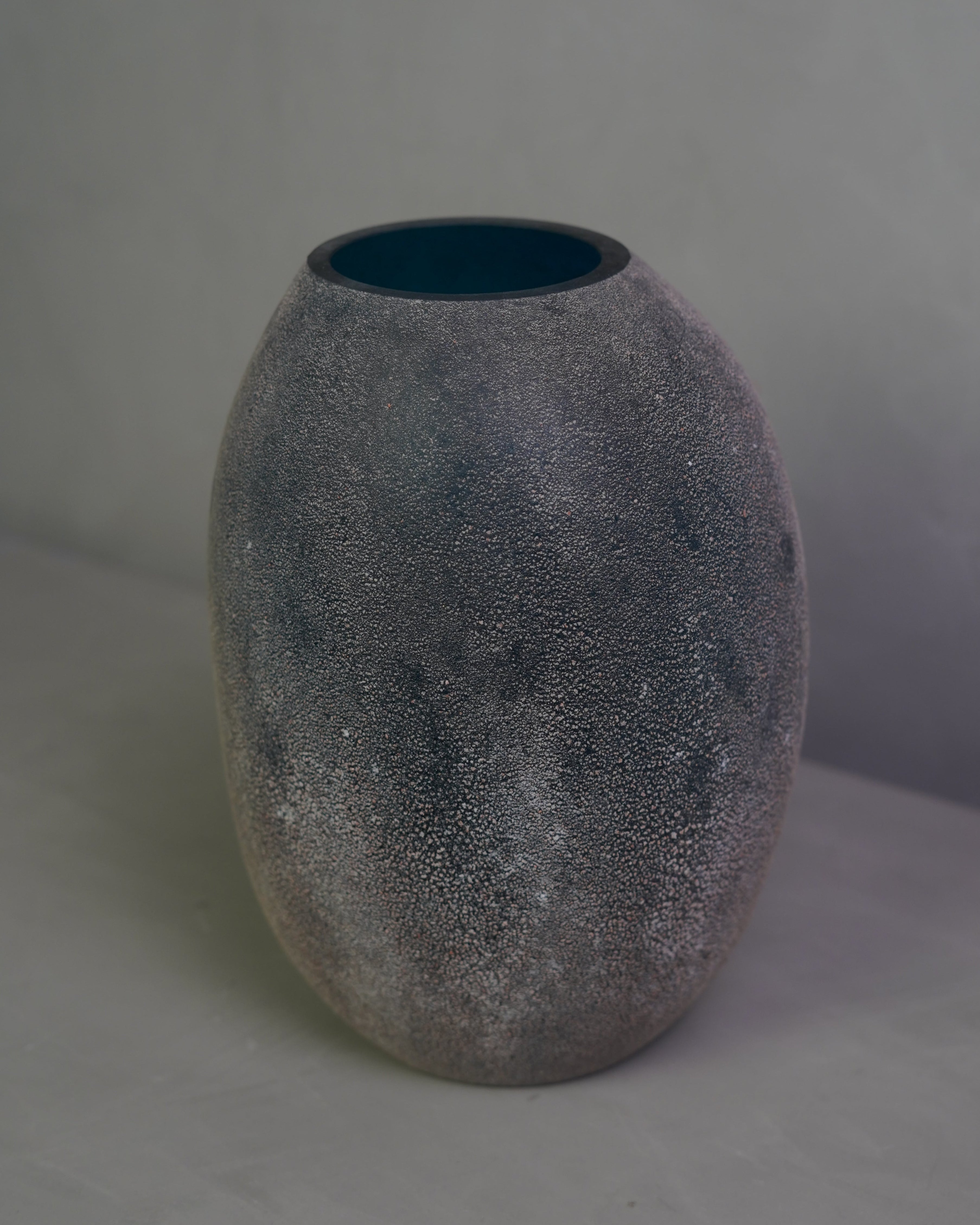 Pebble Vase S - Gray