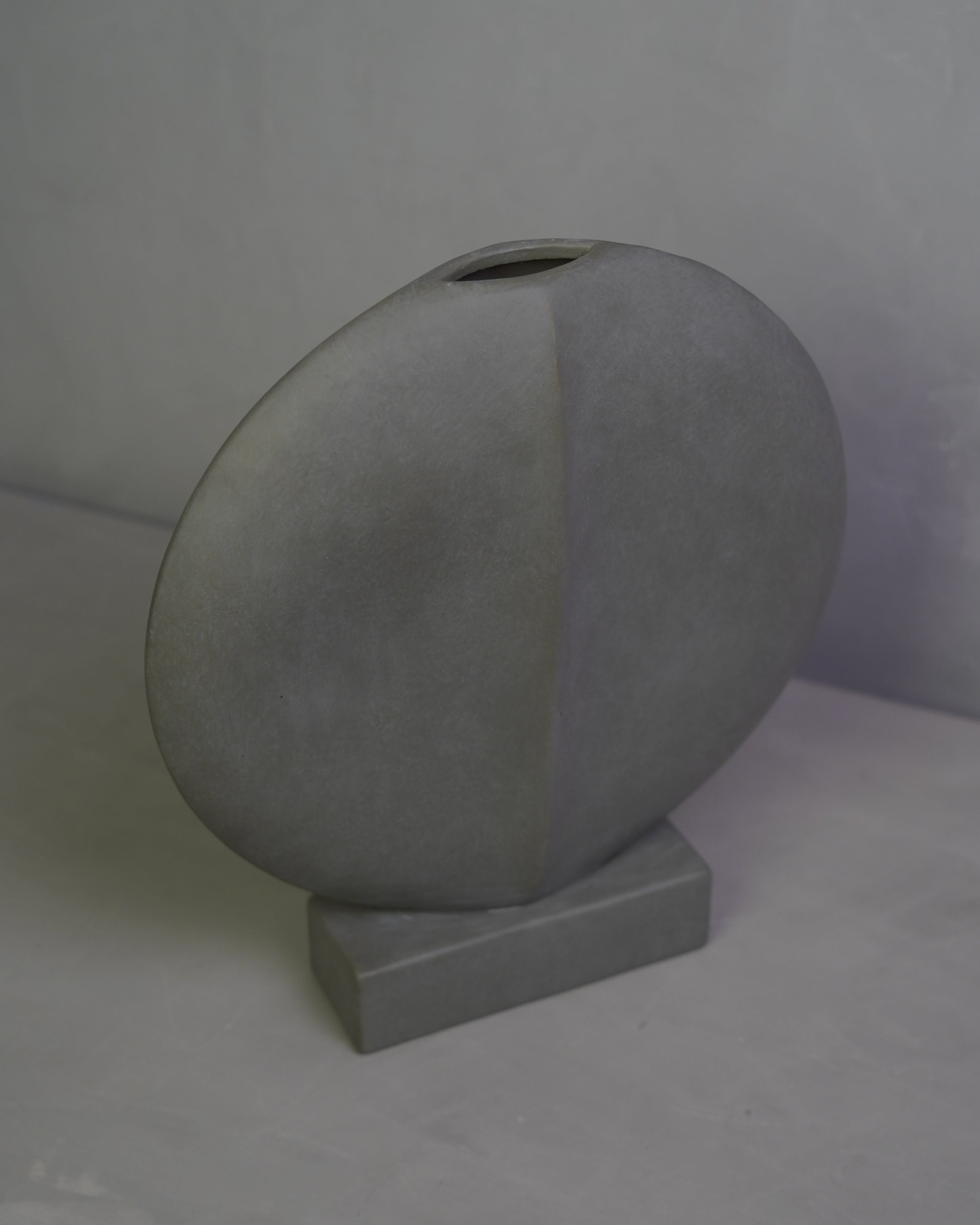 Guggenheim Large - Grey